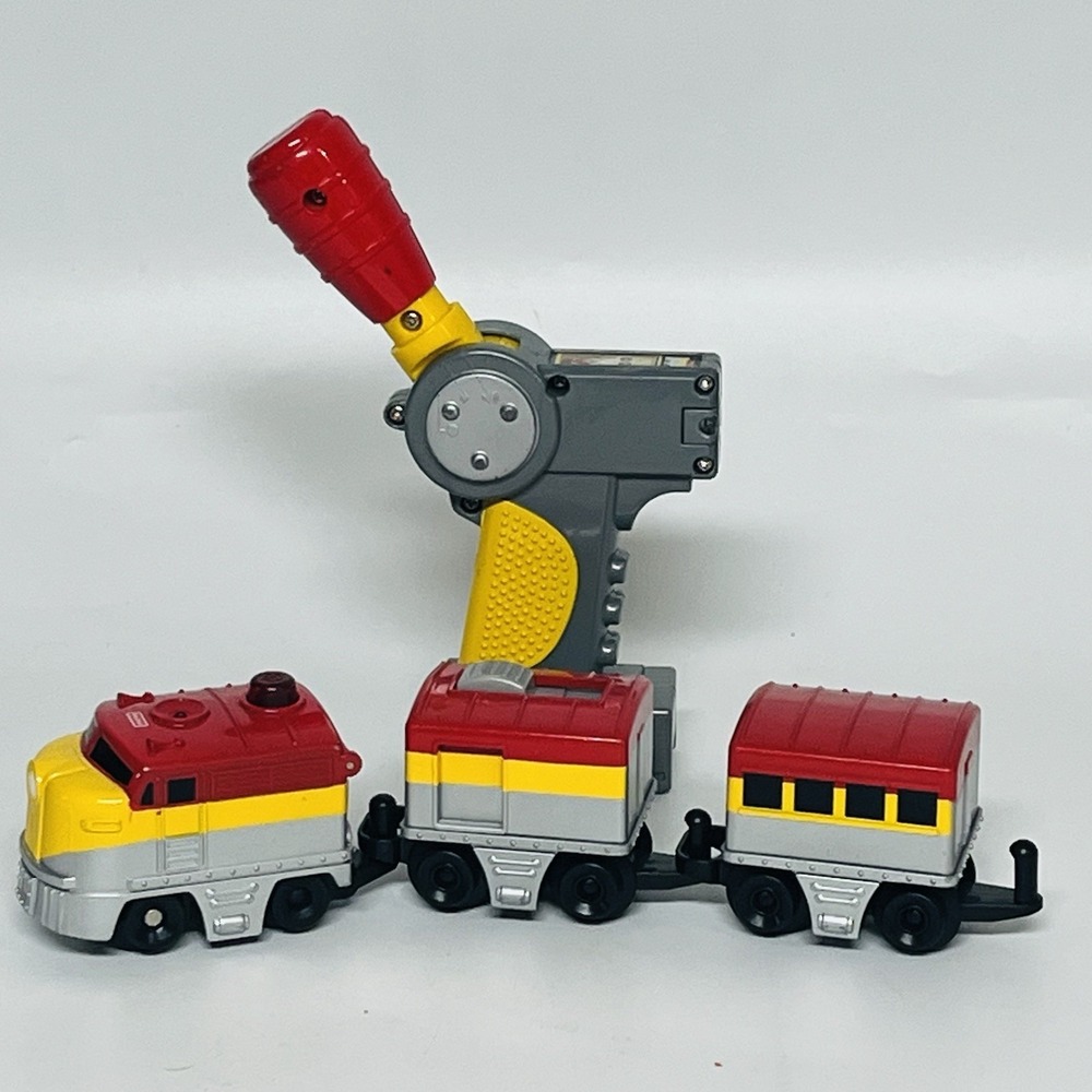 GeoTrax Pacific Chief Engine Remote Control Train Red Yellow & Cars UNTESTED